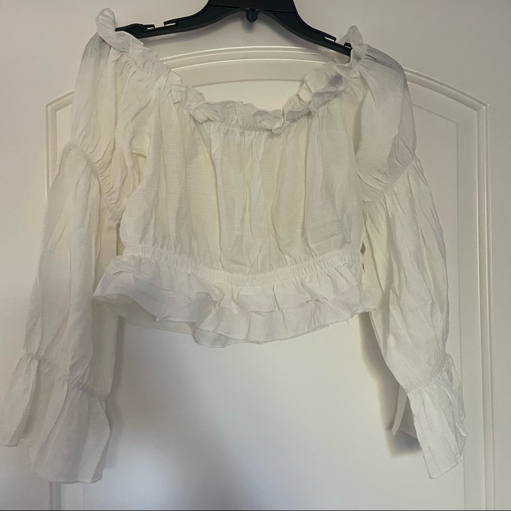White top 🤍🤍🤍 - Picture 3 of 6